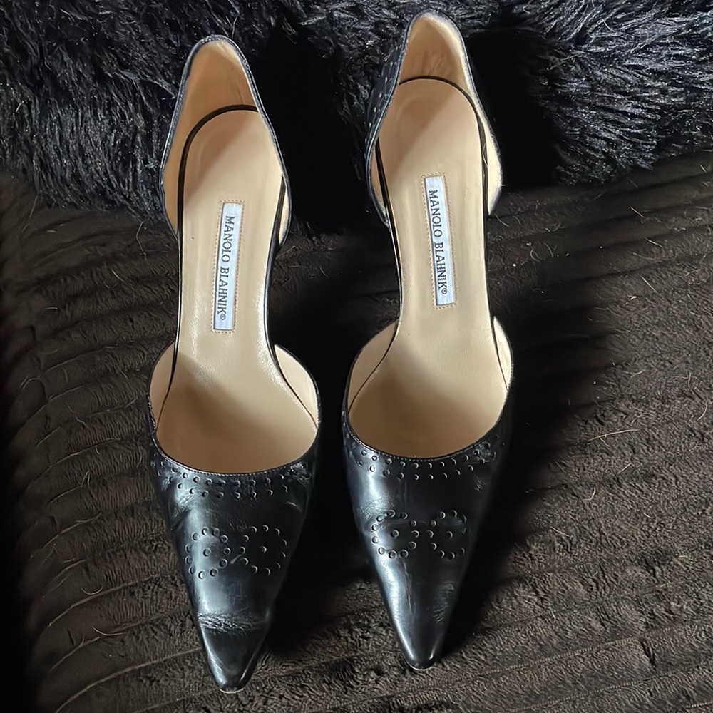 Manolo Blahnik black heels with cute design.